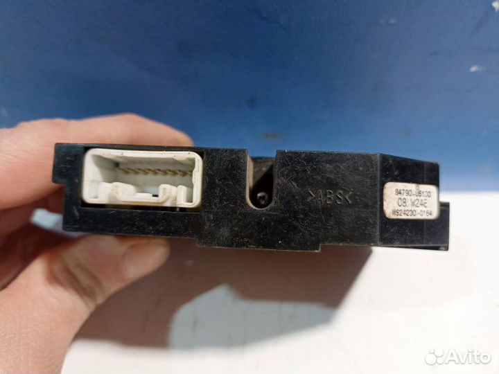 Кнопка подогрева стекла задняя Toyota Avensis 2