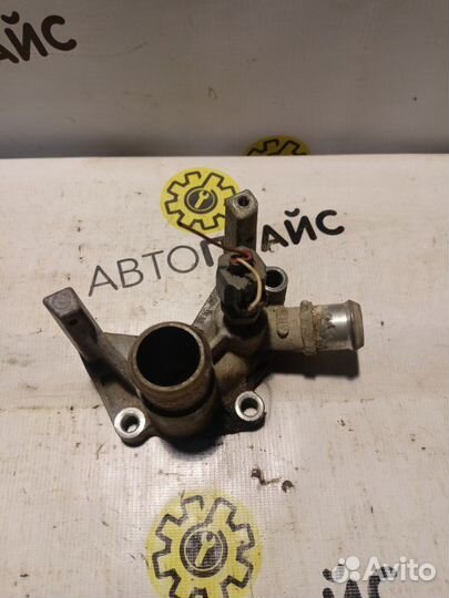 Фланец системы охлаждения Ford Focus 2 sida 1.6