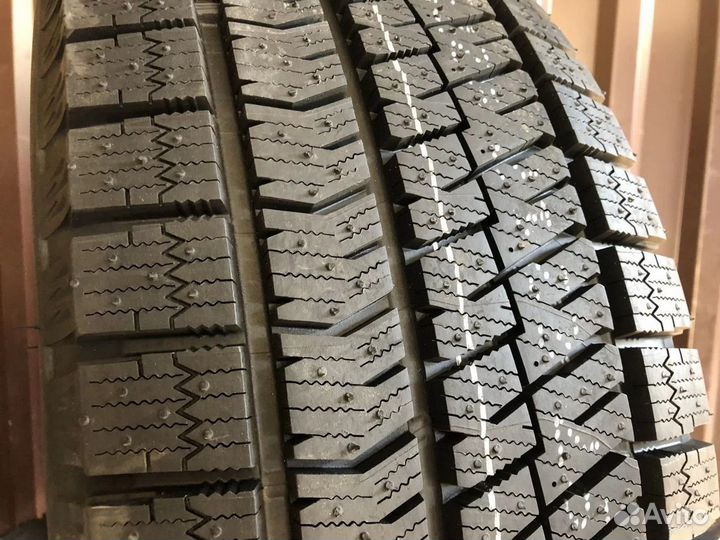 Bridgestone Blizzak Ice 255/40 R19 100S