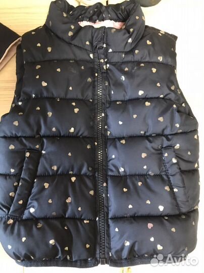 Жилетка 80 см и шапочка, ботинки 20 разм в подарок