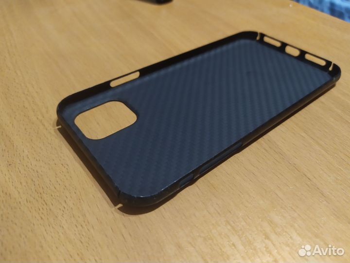 Карбоновый чехол iPhone 11
