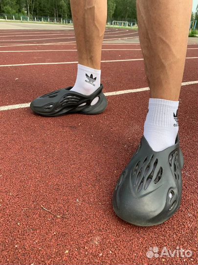 Котюм TNF + кроссовки Adidas Yeezy Foam Runner