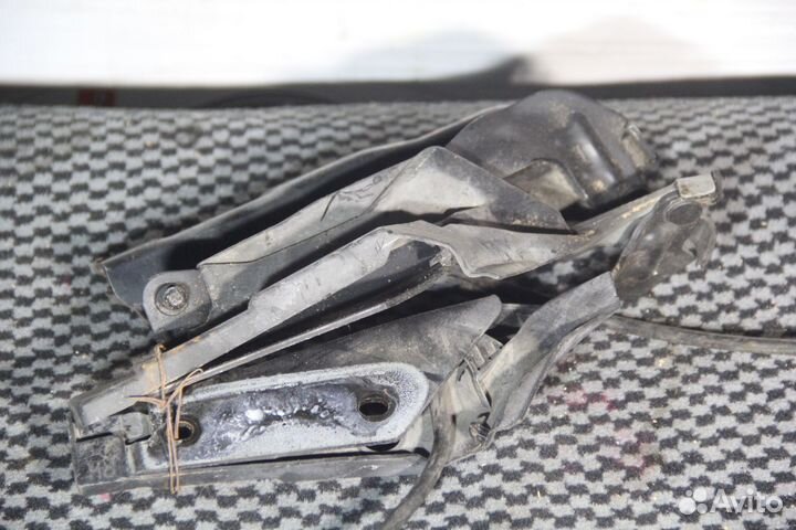 Петля капота c Nissan Skyline V36 VQ25HR