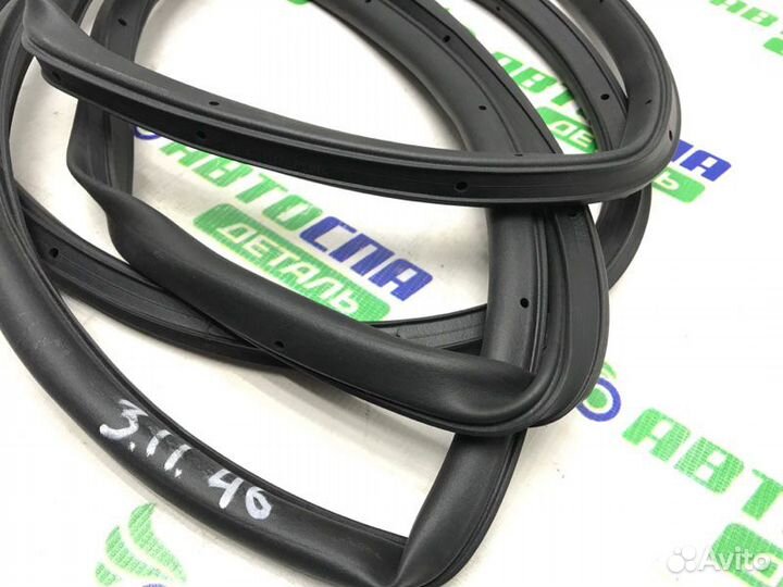 Уплотнитель двери задний правый Mazda 3 BP PE / P5