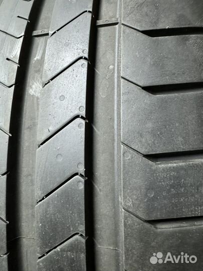 Pirelli P Zero PZ4 285/30 R21 100Y