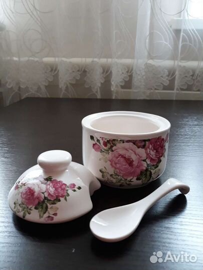 Сахарница и чайник заварочный