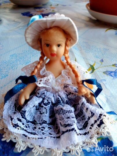 Маленькая куколка коллекционная