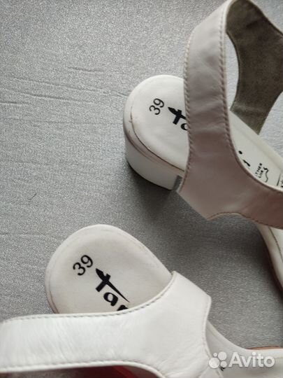 Белые босоножки Tamaris р.39