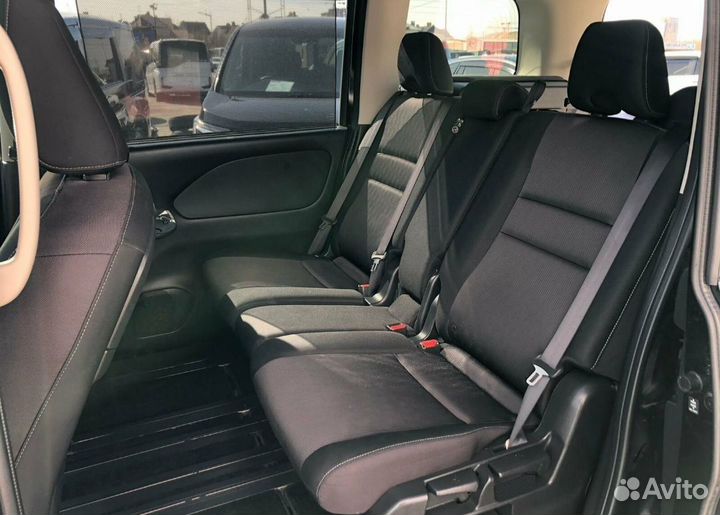 Nissan Serena 2.0 CVT, 2018, 111 300 км