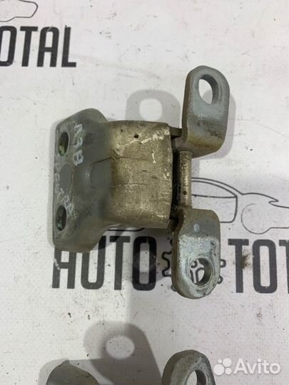 Петли двери задние левые Kia Spectra S6D 2008