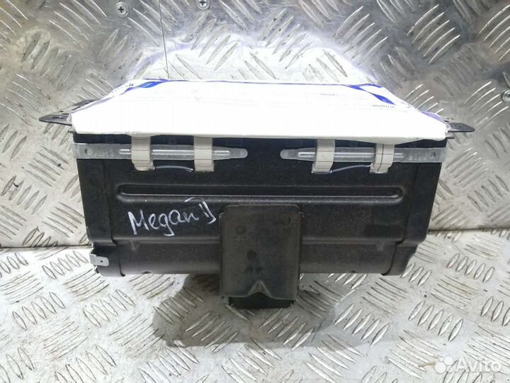 Подушка безопасности в панель Renault Megan II 2