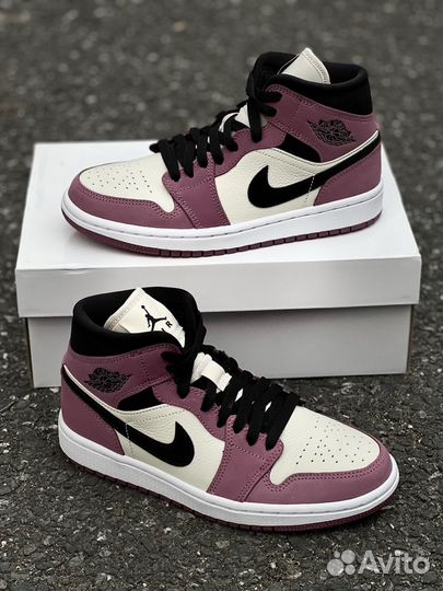 Nike Air Jordan 1 Mid Light Mulberry