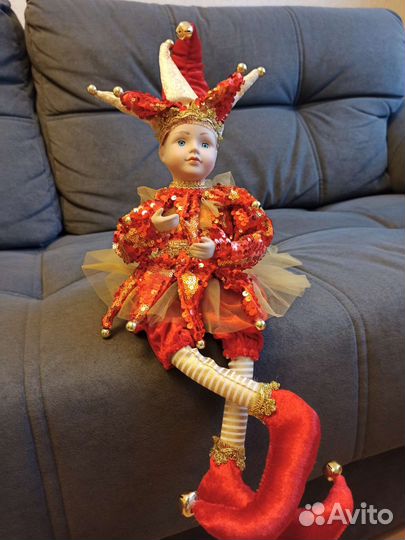 Музыкальная фарфоровая кукла Арлекин