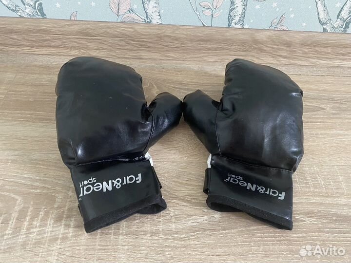 Боксерские перчатки лет на 8-10