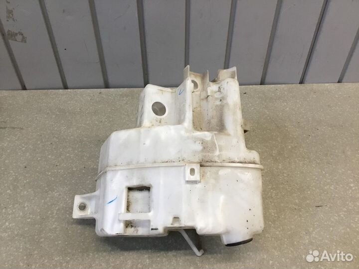 Бачок омывателя лобового стекла Toyota Camry V70 2