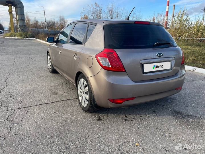 Kia Ceed 2.0 AT, 2011, 218 015 км