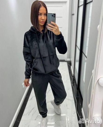 Женский спортивный костюм
