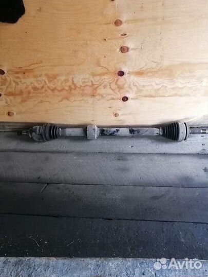 Передний правый привод от Тойоты Короллы 2010 года