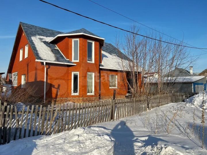 Коттедж 183,1 м² на участке 6,6 сот.