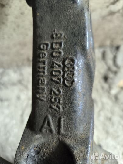 Поворотный кулак левый Audi A4 B5