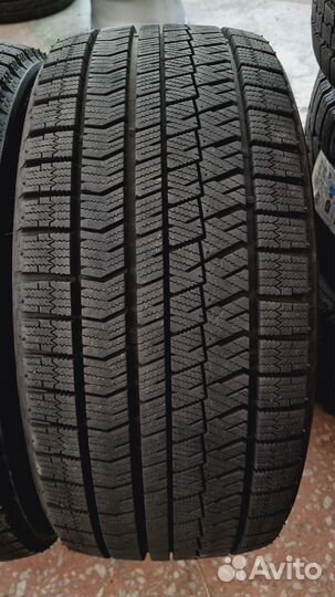 Bridgestone Blizzak VRX2 245/45 R18