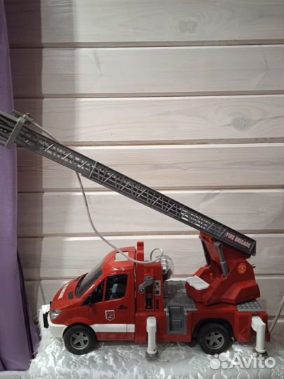 Брудер пожарная машина