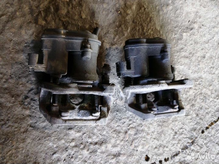 Суппорт задний правый BMW F10