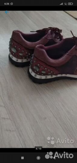 Кроссовки женские