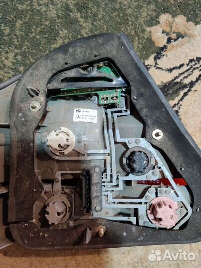 Задние фонари на Mercedes Benz