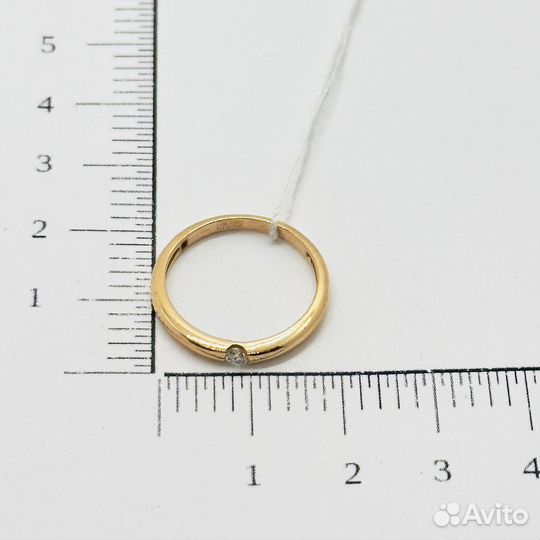 Золотое обручальное кольцо с бриллиантом 17,5р