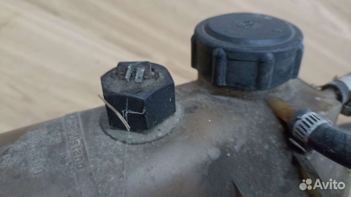 Bmw e30 e28 расширительный бачок