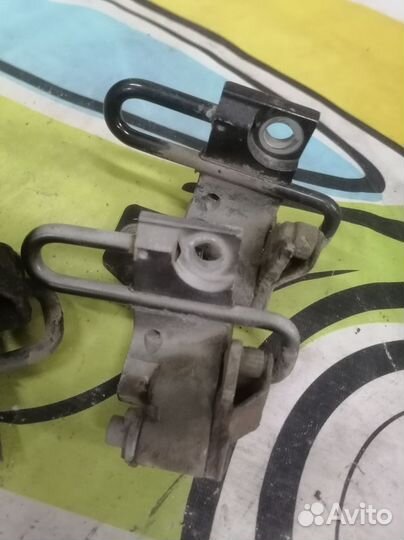 Петля двери VW Passat B6