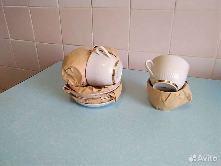 Чайные чашки и блюдца