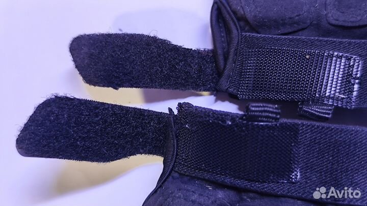 Спортивные перчатки