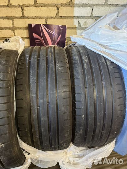 Nokian Tyres Hakka Black 2 235/40 R19 96Y