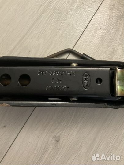 Домкрат автомобильный винтовой