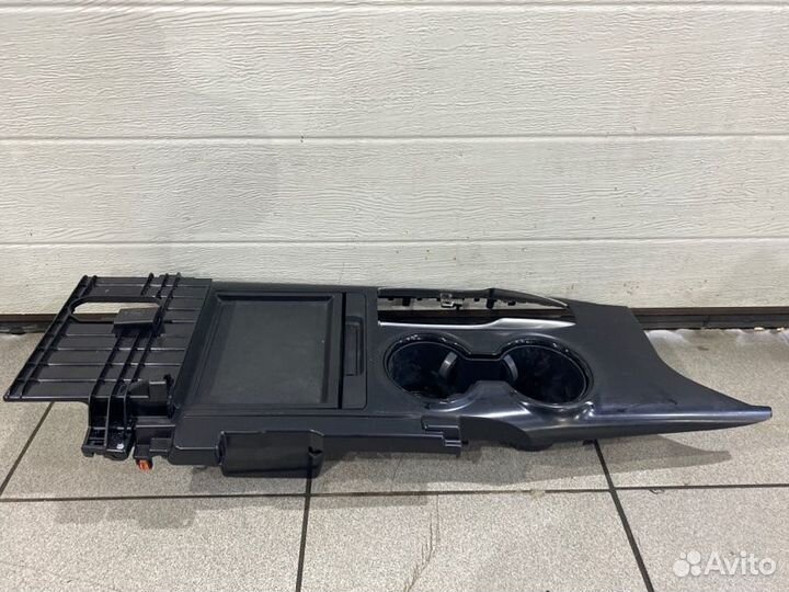 Консоль кпп передний Toyota Camry axvh70-1030006