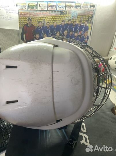 Хоккейный шлем