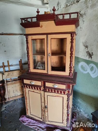 Старинный буфет горка