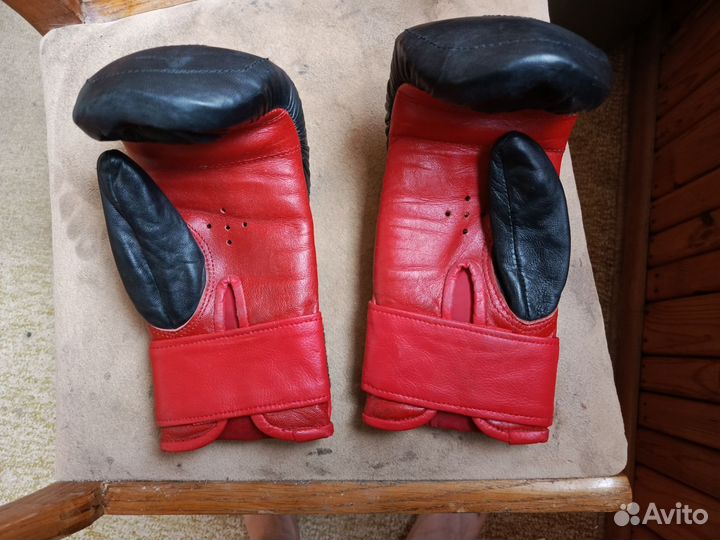 Боксерские перчатки