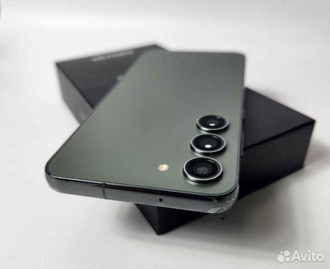 Samsung Galaxy S23, 8/128 ГБ