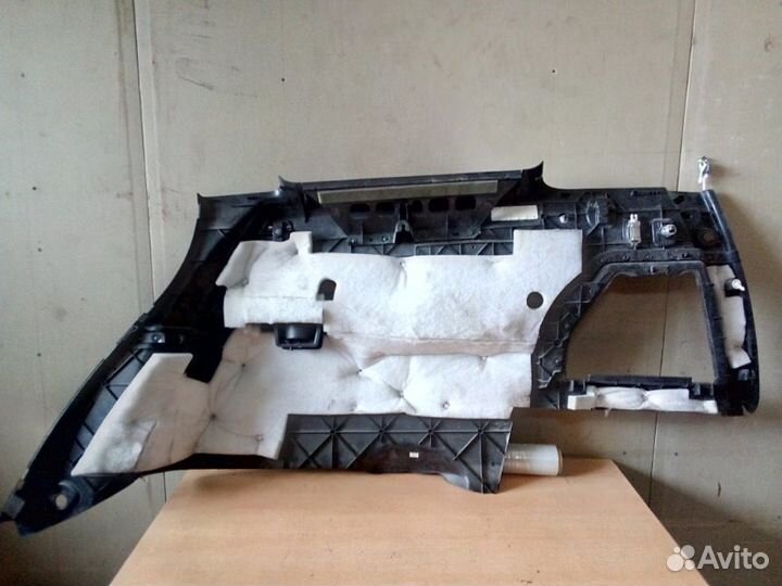 Обшивка багажника задняя левая Mercedes-Benz