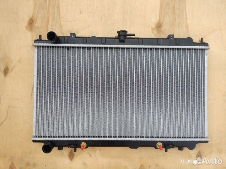Радиатор Nissan Primera