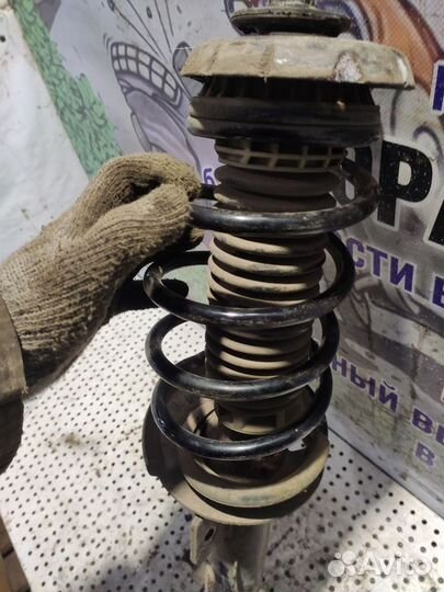 Стойка амортизатора переднего левого Citroen C3 Pi