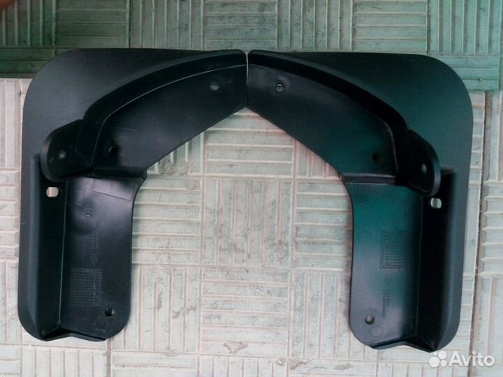 Передние брызговики на Весту (оригинал)