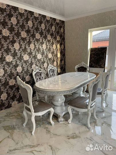 Кухонный стол и стулья