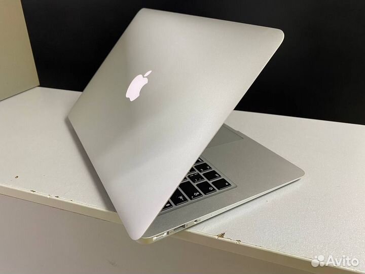 Ноутбук Apple MacBook Air i5/8 гб+SSD 128 гб+сумка