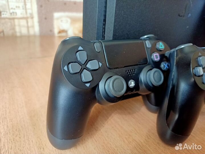 Sony PS4 slim. Два геймпада, игры