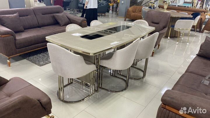 Стол обеденный и стулья