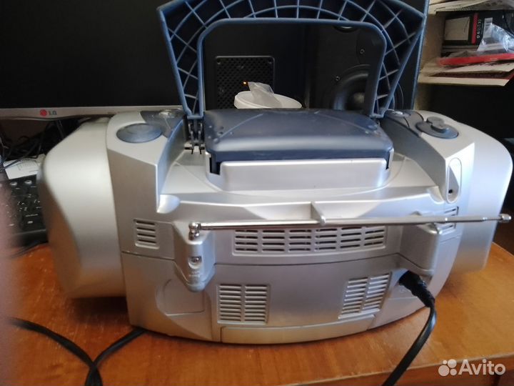 Магнитола с проигрывателем CD MP3